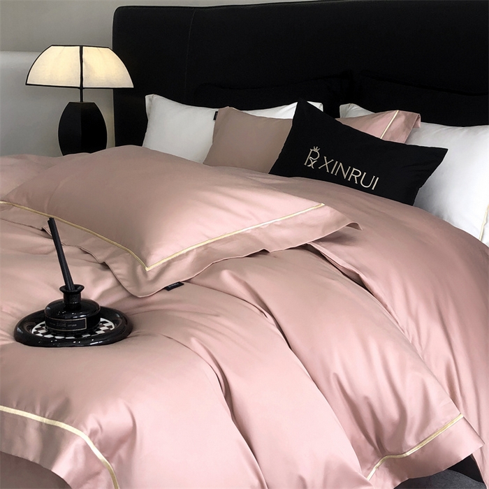 91家纺网 家纺一手货源 找家纺 馨蕊家居 2025秋冬新品100S高奢典藏绣花四件套-巴塞罗那 巴塞罗那-粉豆沙