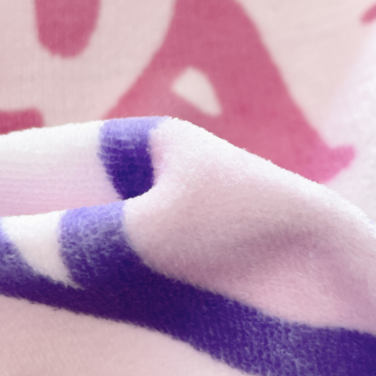 91家纺网 家纺一手货源 找家纺 博雅 2025新款三丽鸥正版授权高克重大版牛奶绒四件套 牛奶绒大版-欢乐大耳狗