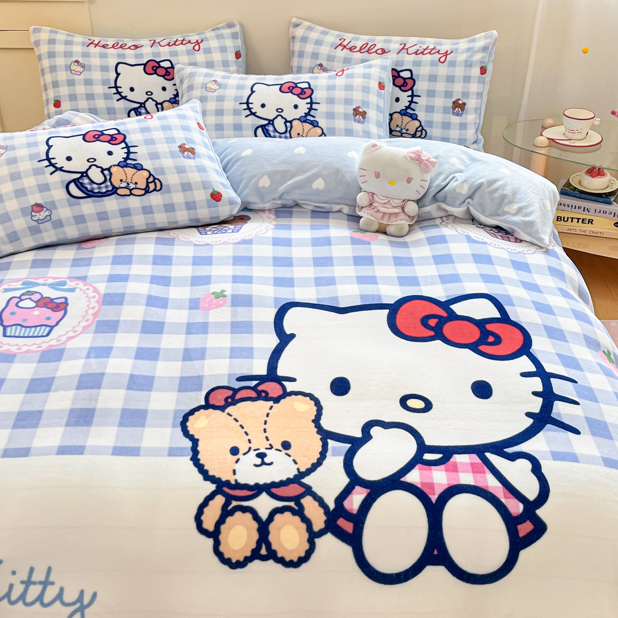 91家纺网 家纺一手货源 找家纺 博雅 2025新款三丽鸥正版授权高克重大版牛奶绒四件套 牛奶绒大版-蓝格KT