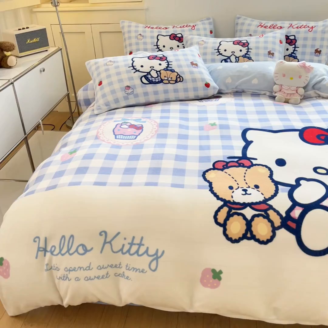 91家纺网 家纺一手货源 找家纺 博雅 2025新款三丽鸥正版授权高克重大版牛奶绒四件套 牛奶绒大版-蓝格KT