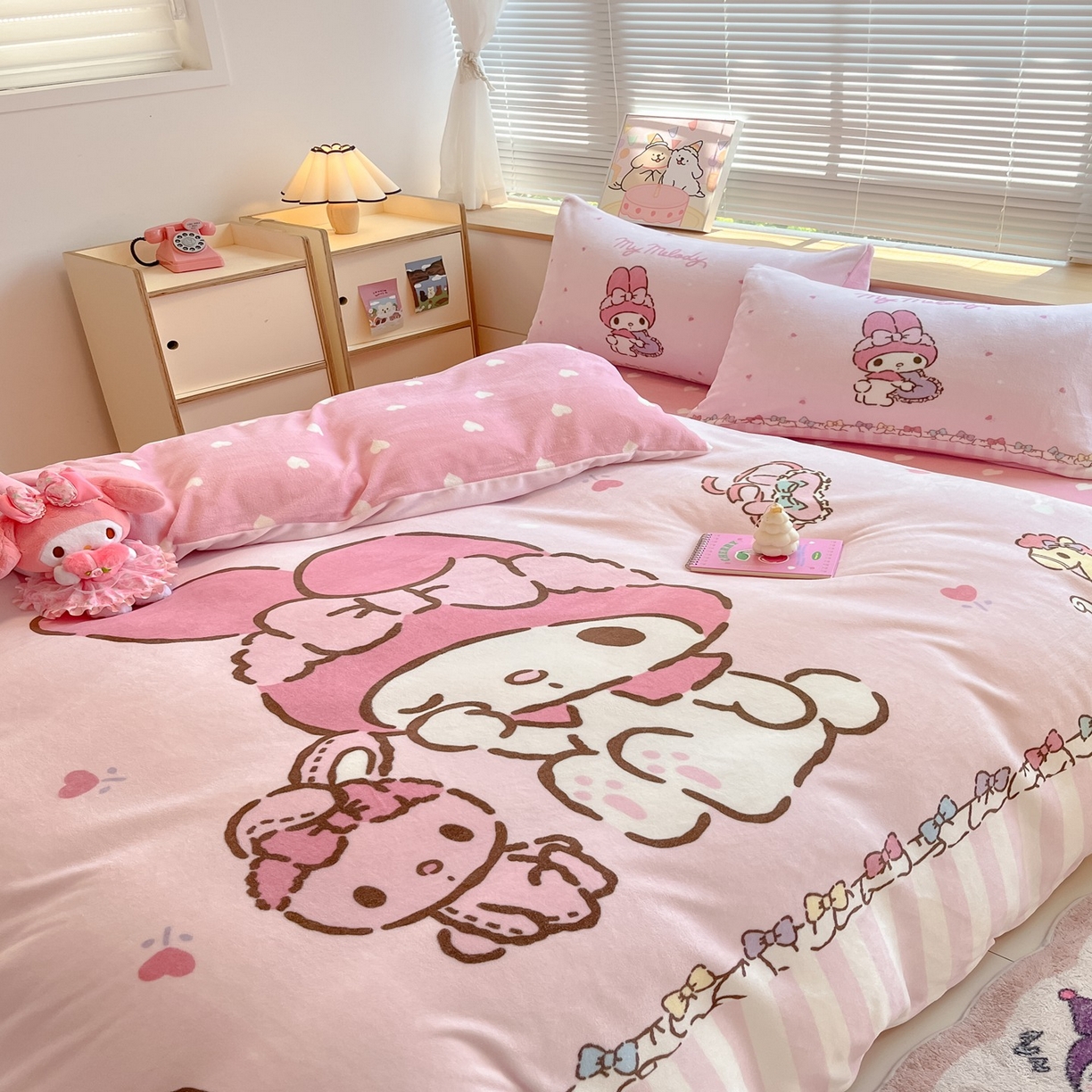 91家纺网 家纺一手货源 找家纺 博雅 2025新款三丽鸥正版授权高克重大版牛奶绒四件套 牛奶绒大版-木马美乐蒂