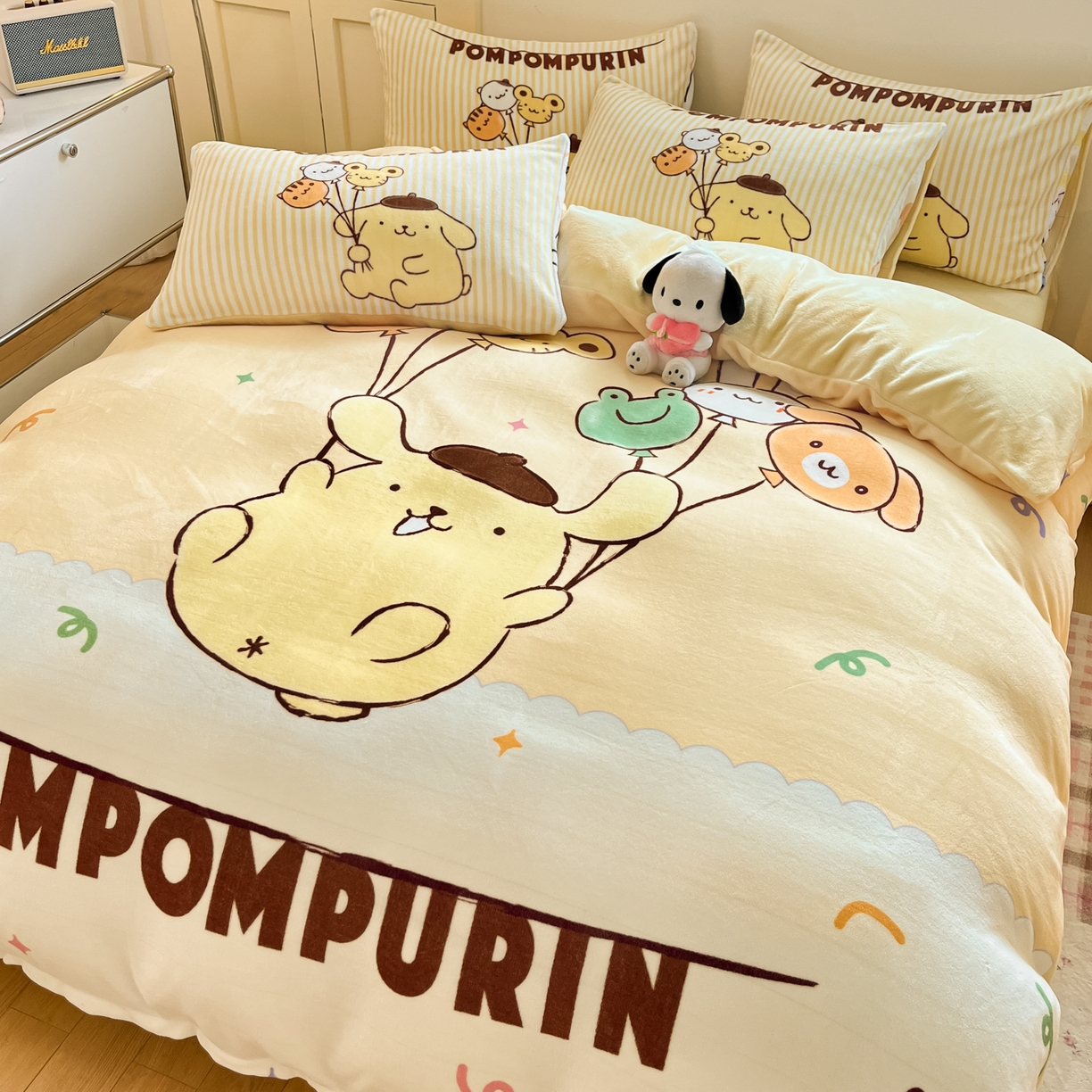 91家纺网 家纺一手货源 找家纺 博雅 2025新款三丽鸥正版授权高克重大版牛奶绒四件套 牛奶绒大版-气球布丁狗