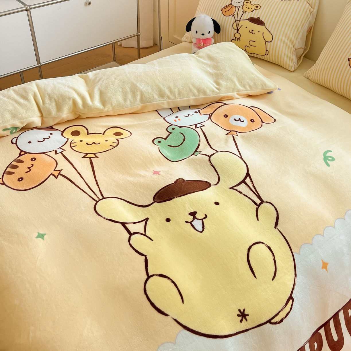 91家纺网 家纺一手货源 找家纺 博雅 2025新款三丽鸥正版授权高克重大版牛奶绒四件套 牛奶绒大版-气球布丁狗