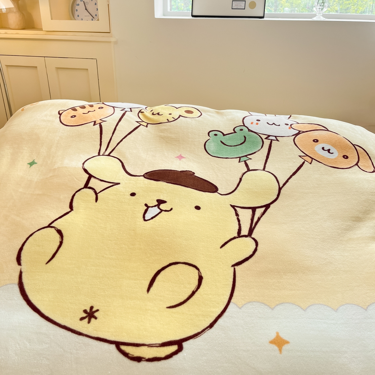 91家纺网 家纺一手货源 找家纺 博雅 2025新款三丽鸥正版授权高克重大版牛奶绒四件套 牛奶绒大版-气球布丁狗