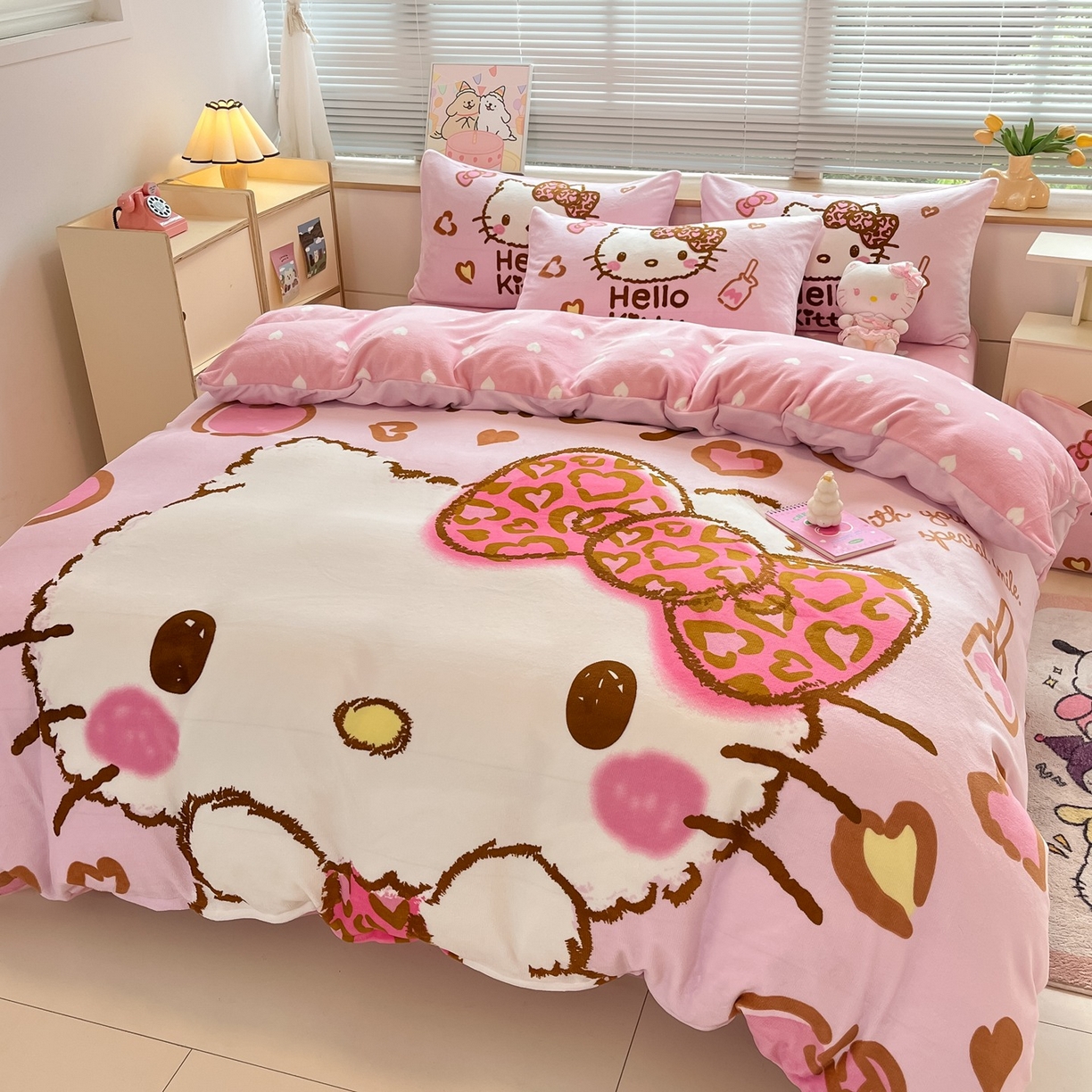 91家纺网 家纺一手货源 找家纺 博雅 2025新款三丽鸥正版授权高克重大版牛奶绒四件套 牛奶绒大版-甜酷KT