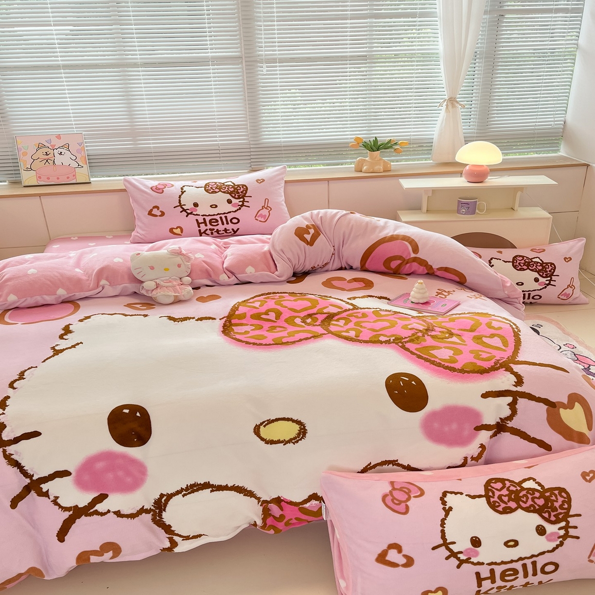 91家纺网 家纺一手货源 找家纺 博雅 2025新款三丽鸥正版授权高克重大版牛奶绒四件套 牛奶绒大版-甜酷KT