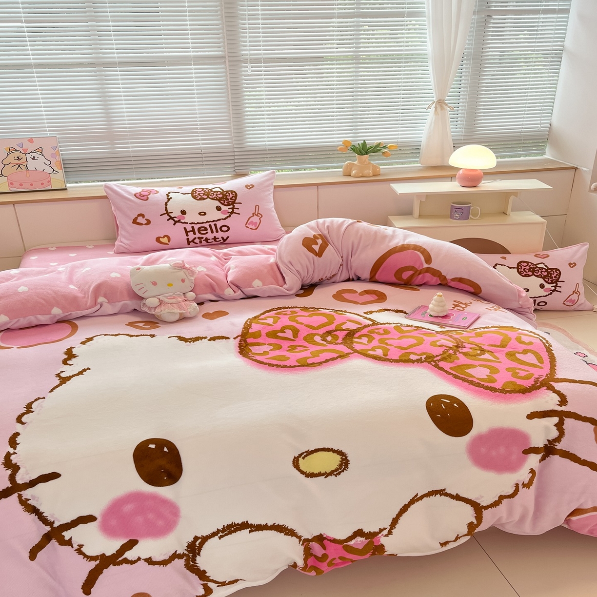 91家纺网 家纺一手货源 找家纺 博雅 2025新款三丽鸥正版授权高克重大版牛奶绒四件套 牛奶绒大版-甜酷KT