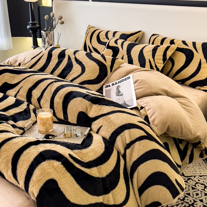 91家纺网 家纺一手货源 找家纺 倾慕家纺 2026新款高克重兔毛绒保暖四件套 斑马纹卡其