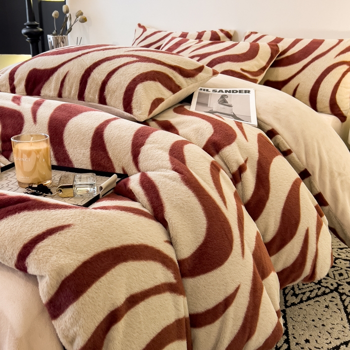 91家纺网 家纺一手货源 找家纺 倾慕家纺 2026新款高克重兔毛绒保暖四件套 斑马纹红