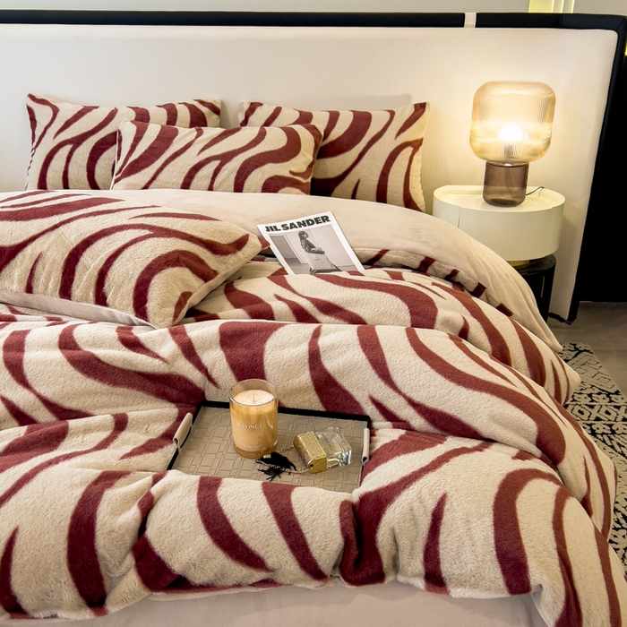 91家纺网 家纺一手货源 找家纺 倾慕家纺 2026新款高克重兔毛绒保暖四件套 斑马纹红