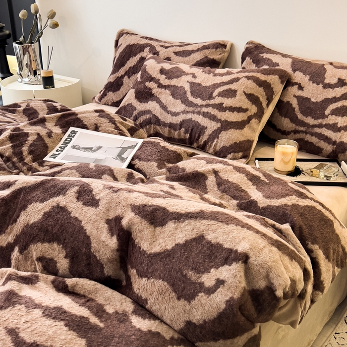 91家纺网 家纺一手货源 找家纺 倾慕家纺 2026新款高克重兔毛绒保暖四件套 岩纹