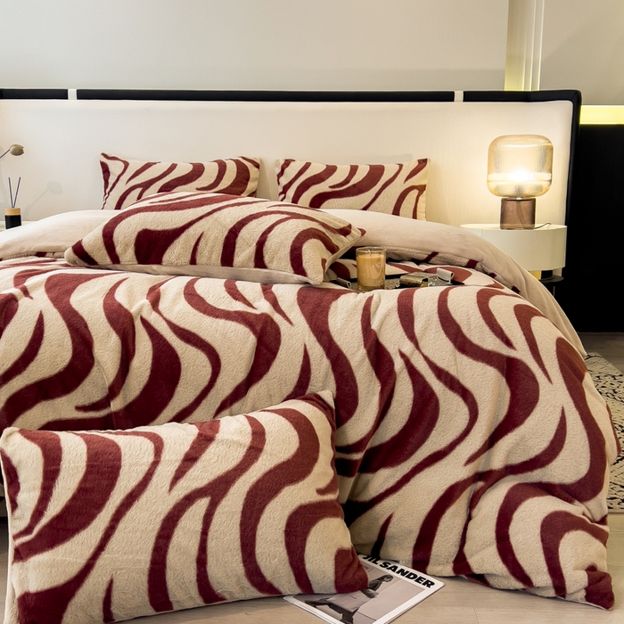 91家纺网 家纺一手货源 找家纺 倾慕家纺 2026新款高克重兔毛绒保暖四件套 斑马纹红