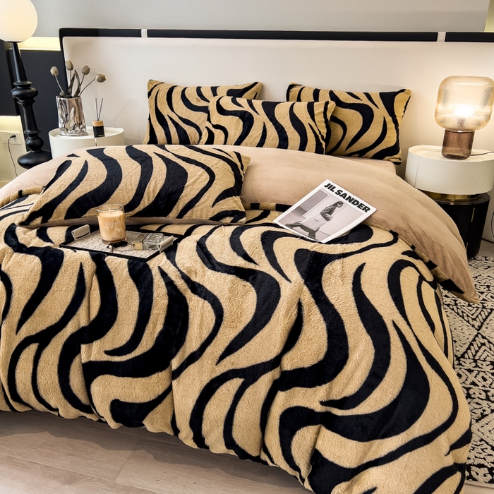 91家纺网 家纺一手货源 找家纺 倾慕家纺 2026新款高克重兔毛绒保暖四件套 斑马纹卡其