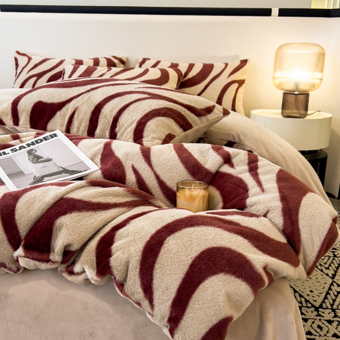 91家纺网 家纺一手货源 找家纺 倾慕家纺 2026新款高克重兔毛绒保暖四件套 斑马纹红