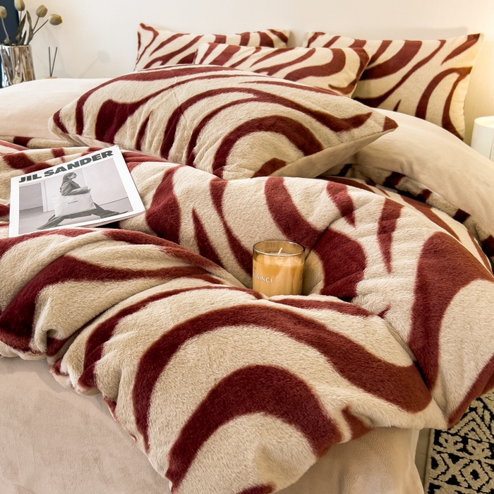 91家纺网 家纺一手货源 找家纺 倾慕家纺 2026新款高克重兔毛绒保暖四件套 斑马纹红