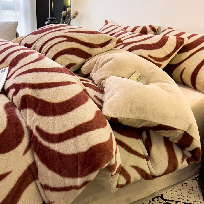 91家纺网 家纺一手货源 找家纺 倾慕家纺 2026新款高克重兔毛绒保暖单被套 斑马纹红