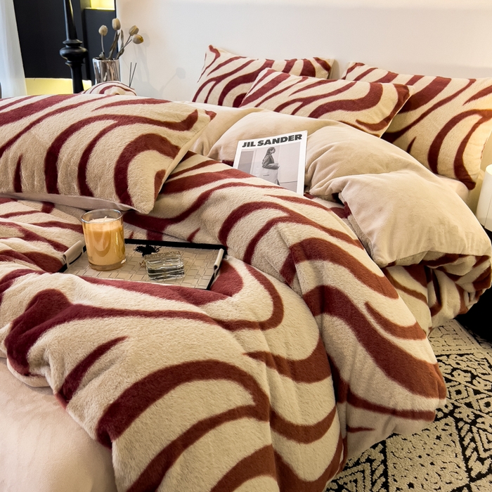 91家纺网 家纺一手货源 找家纺 倾慕家纺 2026新款高克重兔毛绒保暖单被套 斑马纹红
