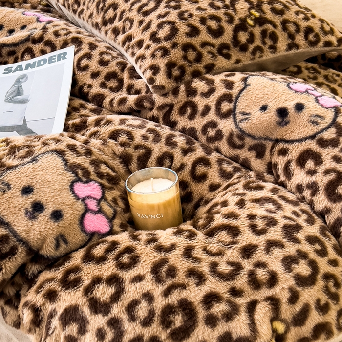 91家纺网 家纺一手货源 找家纺 倾慕家纺 2026新款高克重兔毛绒保暖四件套 猫咪豹纹