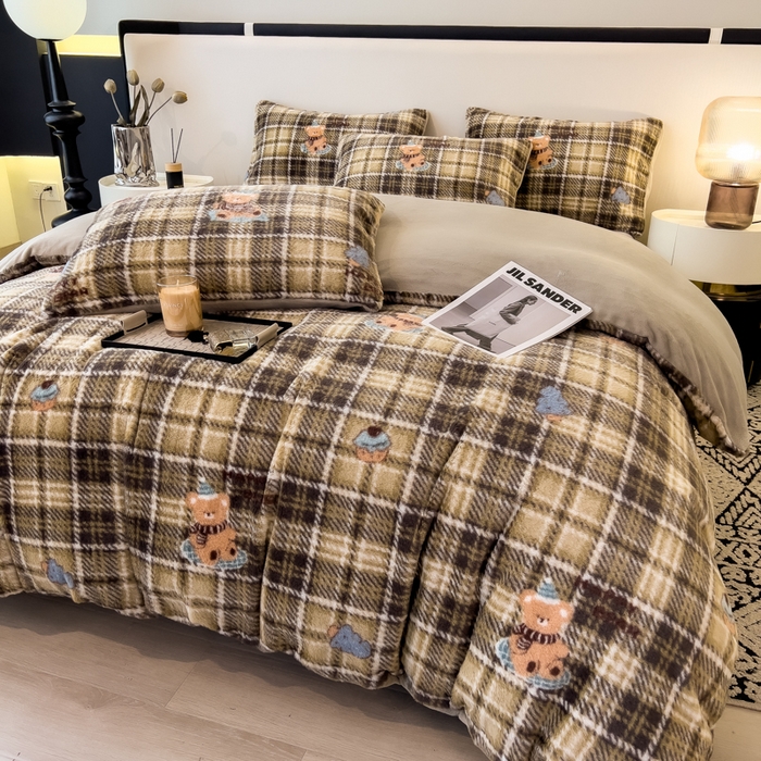 91家纺网 家纺一手货源 找家纺 倾慕家纺 2026新款高克重兔毛绒保暖四件套 线格熊黑灰