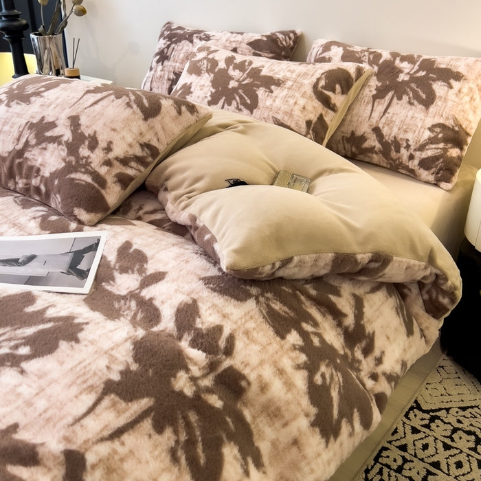 91家纺网 家纺一手货源 找家纺 倾慕家纺 2026新款高克重兔毛绒保暖四件套 花蔓咖