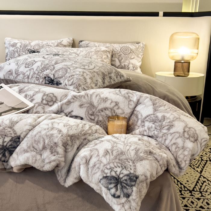 91家纺网 家纺一手货源 找家纺 倾慕家纺 2026新款高克重兔毛绒保暖四件套 蝶影灰