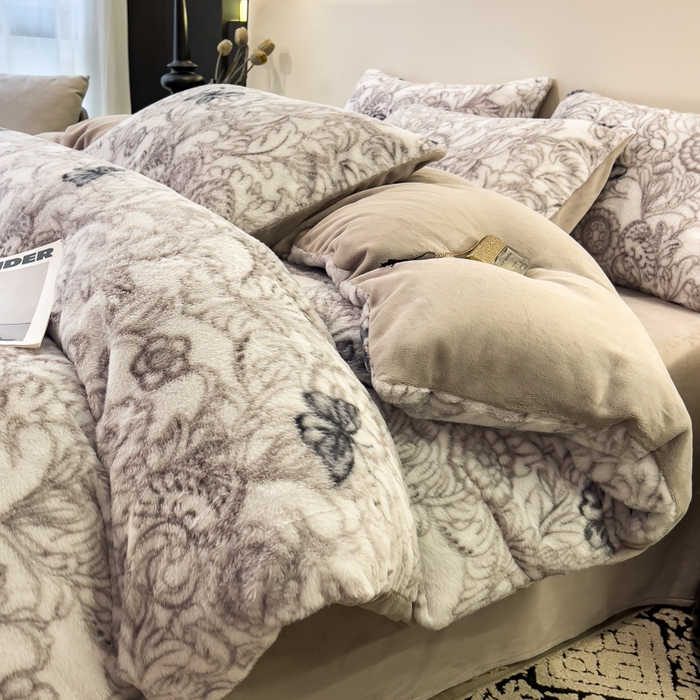 91家纺网 家纺一手货源 找家纺 倾慕家纺 2026新款高克重兔毛绒保暖四件套 蝶影灰