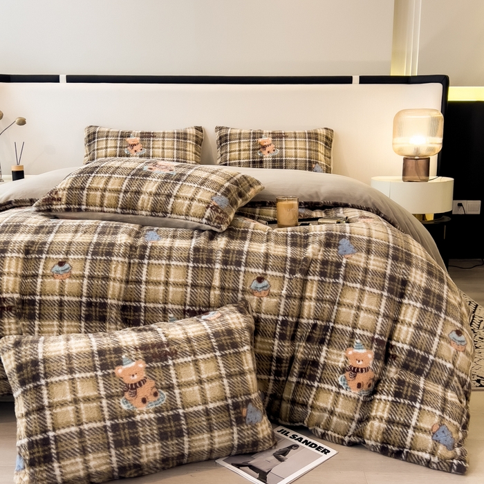 91家纺网 家纺一手货源 找家纺 倾慕家纺 2026新款高克重兔毛绒保暖四件套 线格熊黑灰