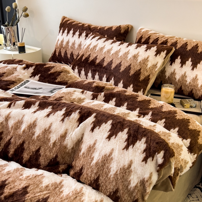 91家纺网 家纺一手货源 找家纺 倾慕家纺 2026新款高克重兔毛绒保暖四件套 泥点曲线咖