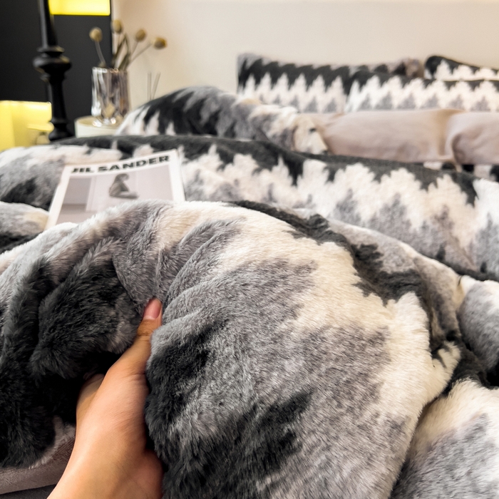 91家纺网 家纺一手货源 找家纺 倾慕家纺 2026新款高克重兔毛绒保暖单被套 泥点曲线灰