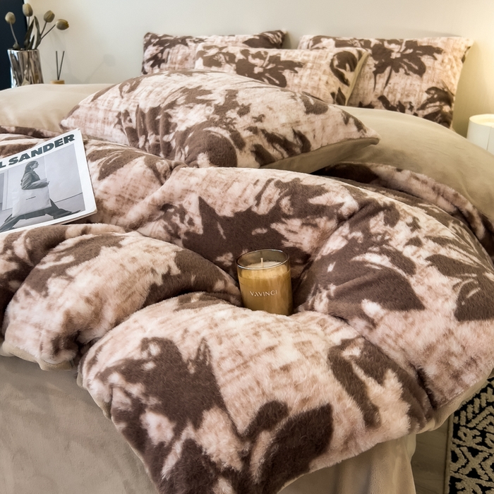 91家纺网 家纺一手货源 找家纺 倾慕家纺 2026新款高克重兔毛绒保暖四件套 花蔓咖