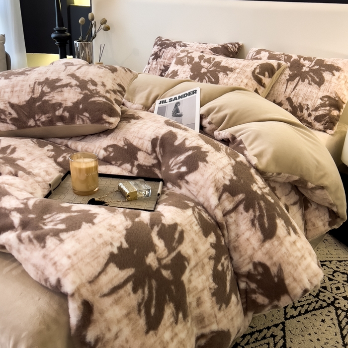 91家纺网 家纺一手货源 找家纺 倾慕家纺 2026新款高克重兔毛绒保暖单被套 花蔓咖