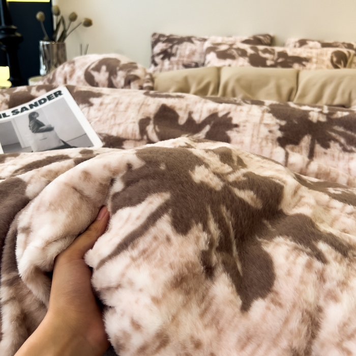 91家纺网 家纺一手货源 找家纺 倾慕家纺 2026新款高克重兔毛绒保暖四件套 花蔓咖