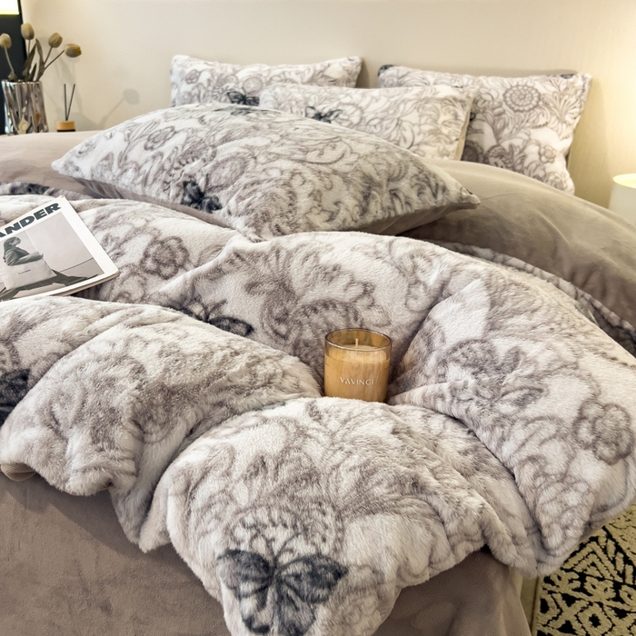 91家纺网 家纺一手货源 找家纺 倾慕家纺 2026新款高克重兔毛绒保暖四件套 蝶影灰