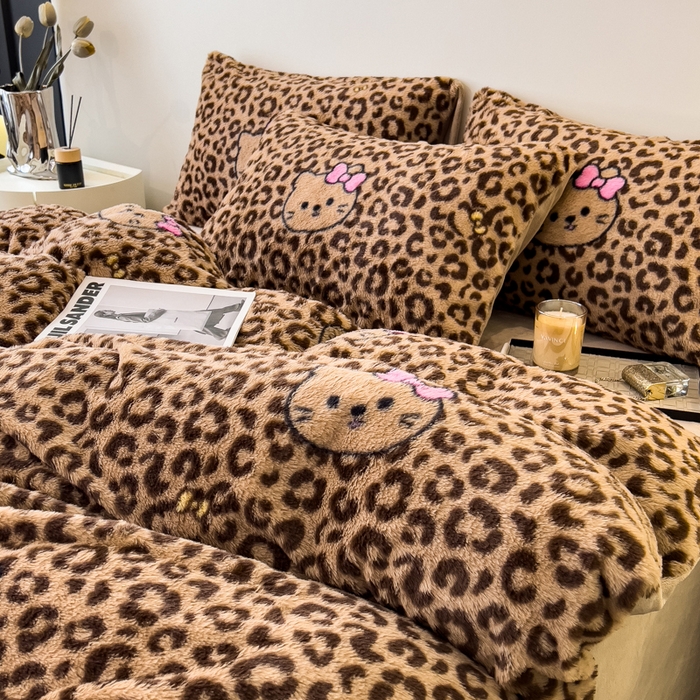 91家纺网 家纺一手货源 找家纺 倾慕家纺 2026新款高克重兔毛绒保暖单被套 猫咪豹纹