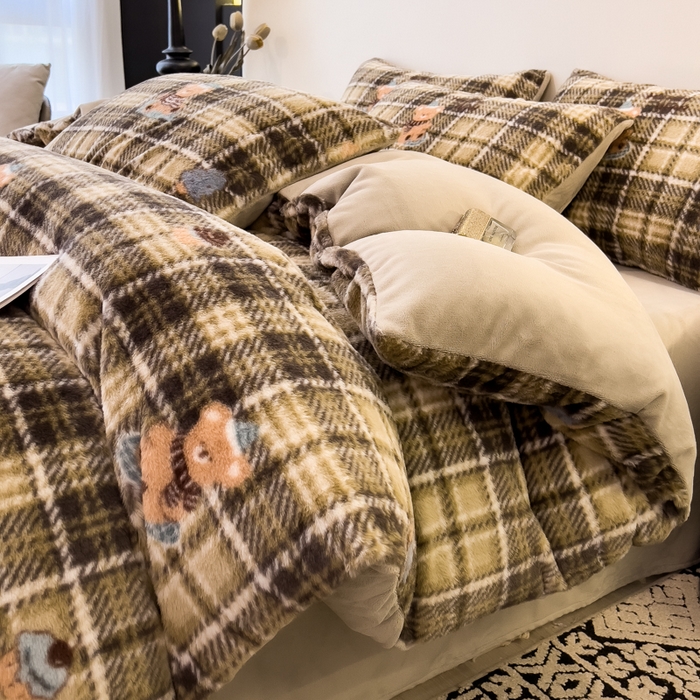 91家纺网 家纺一手货源 找家纺 倾慕家纺 2026新款高克重兔毛绒保暖单被套 线格熊黑灰