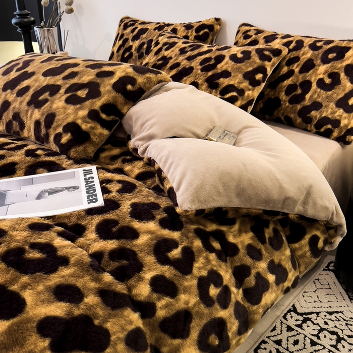 91家纺网 家纺一手货源 找家纺 倾慕家纺 2026新款高克重兔毛绒保暖单被套 金豹纹