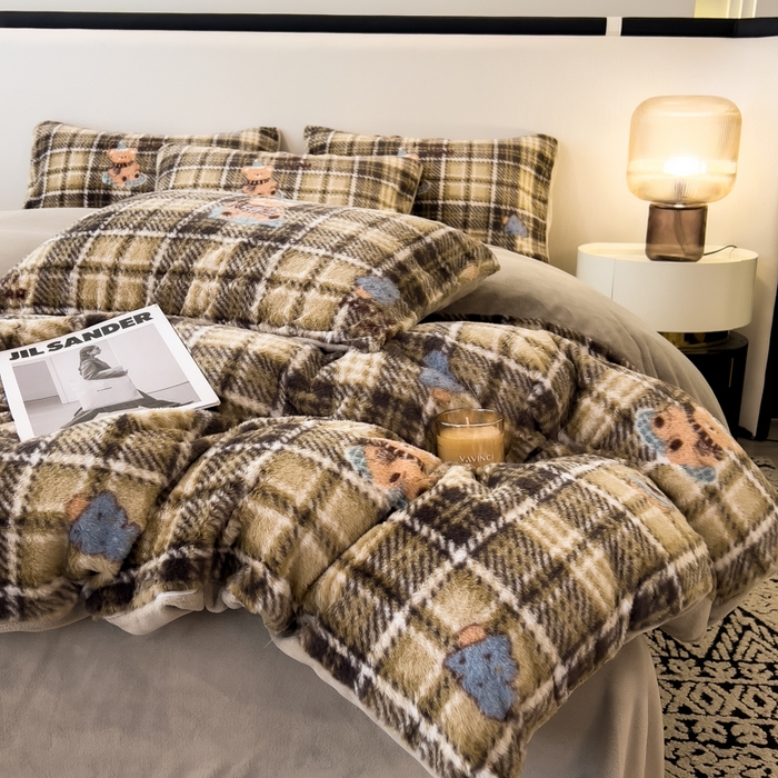 91家纺网 家纺一手货源 找家纺 倾慕家纺 2026新款高克重兔毛绒保暖四件套 线格熊黑灰