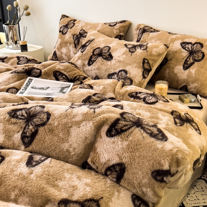 91家纺网 家纺一手货源 找家纺 倾慕家纺 2026新款高克重兔毛绒保暖单被套 蝴蝶纷飞