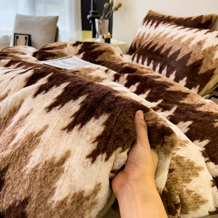 91家纺网 家纺一手货源 找家纺 倾慕家纺 2026新款高克重兔毛绒保暖四件套 泥点曲线咖