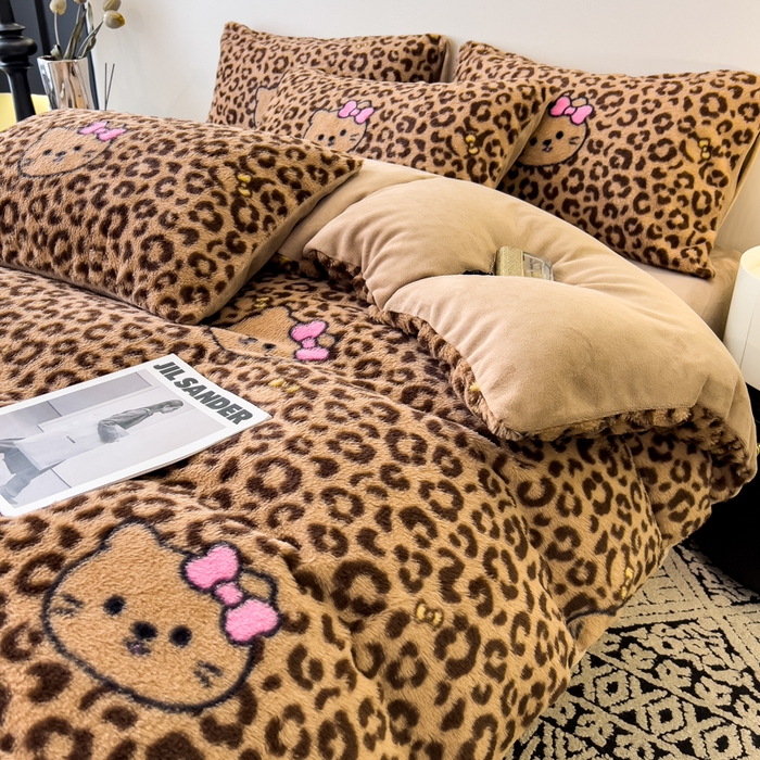 91家纺网 家纺一手货源 找家纺 倾慕家纺 2026新款高克重兔毛绒保暖四件套 猫咪豹纹