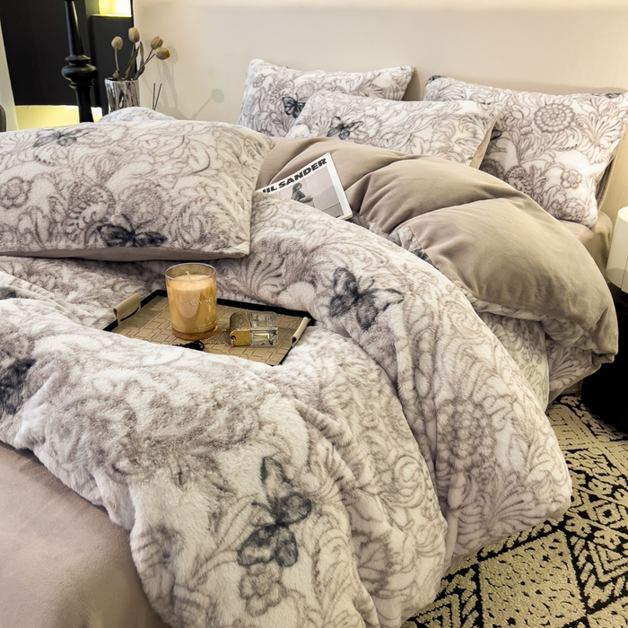 91家纺网 家纺一手货源 找家纺 倾慕家纺 2026新款高克重兔毛绒保暖四件套 蝶影灰