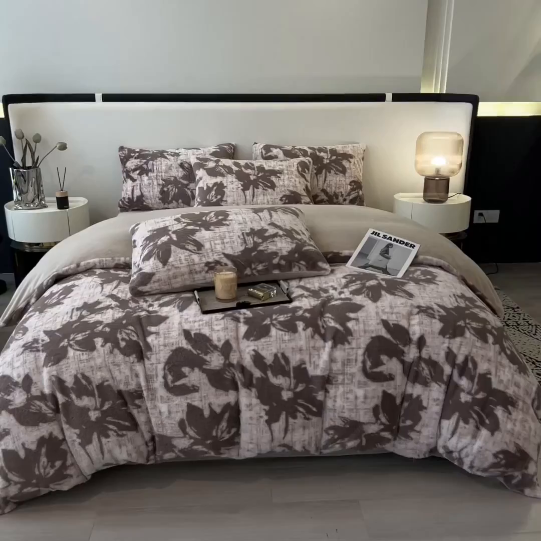 91家纺网 家纺一手货源 找家纺 倾慕家纺 2026新款高克重兔毛绒保暖四件套 花蔓咖