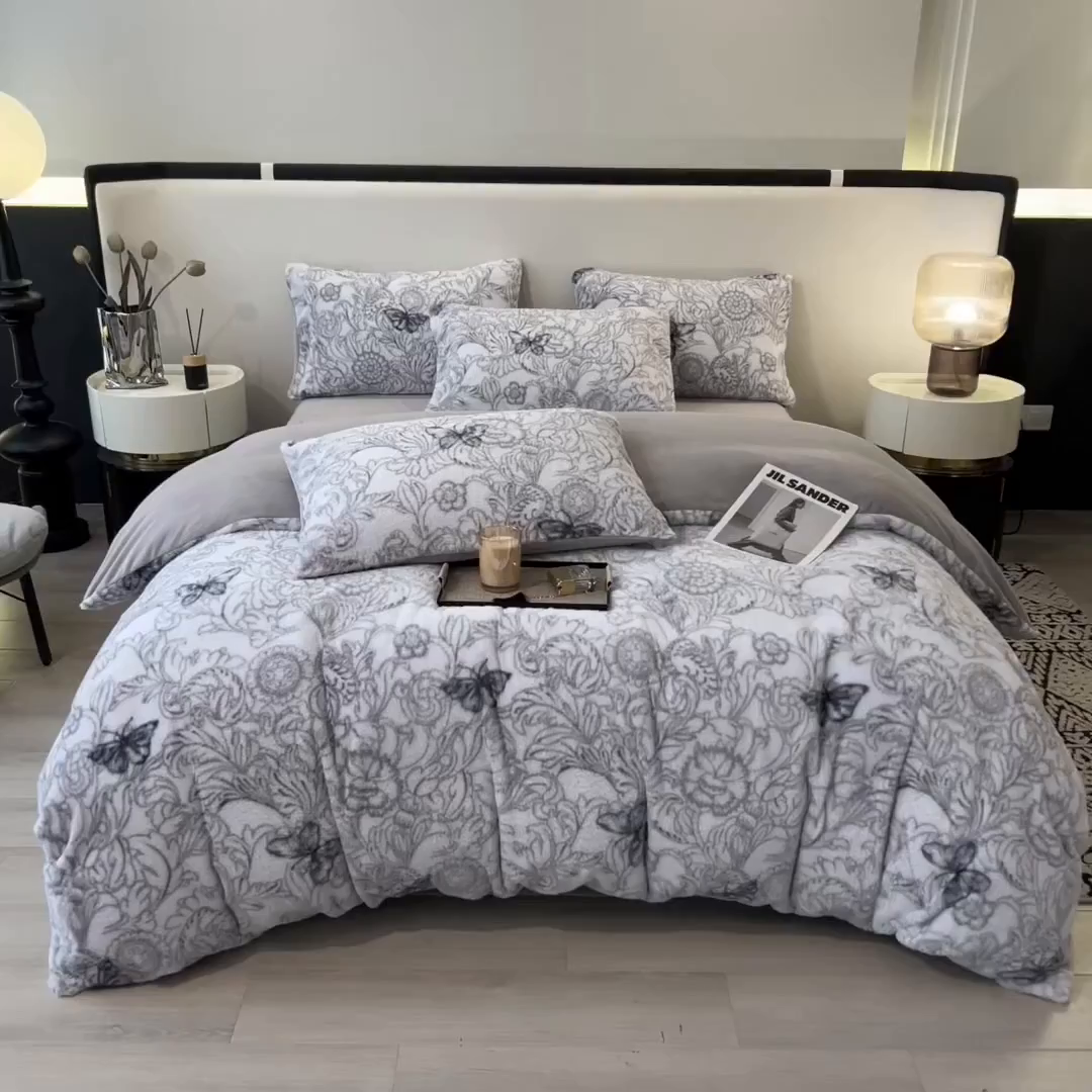 91家纺网 家纺一手货源 找家纺 倾慕家纺 2026新款高克重兔毛绒保暖四件套 蝶影灰