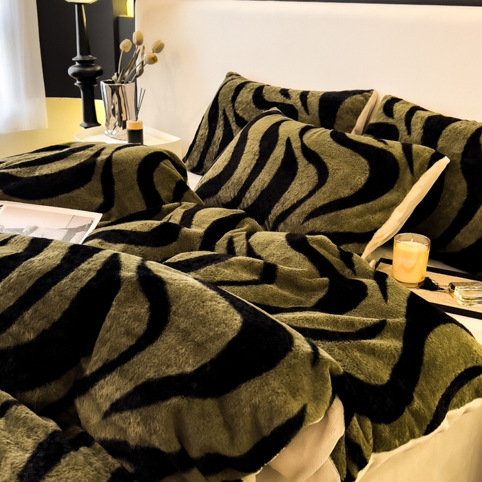 91家纺网 家纺一手货源 找家纺 倾慕家纺 2026新款高克重兔毛绒保暖单被套 斑马纹绿