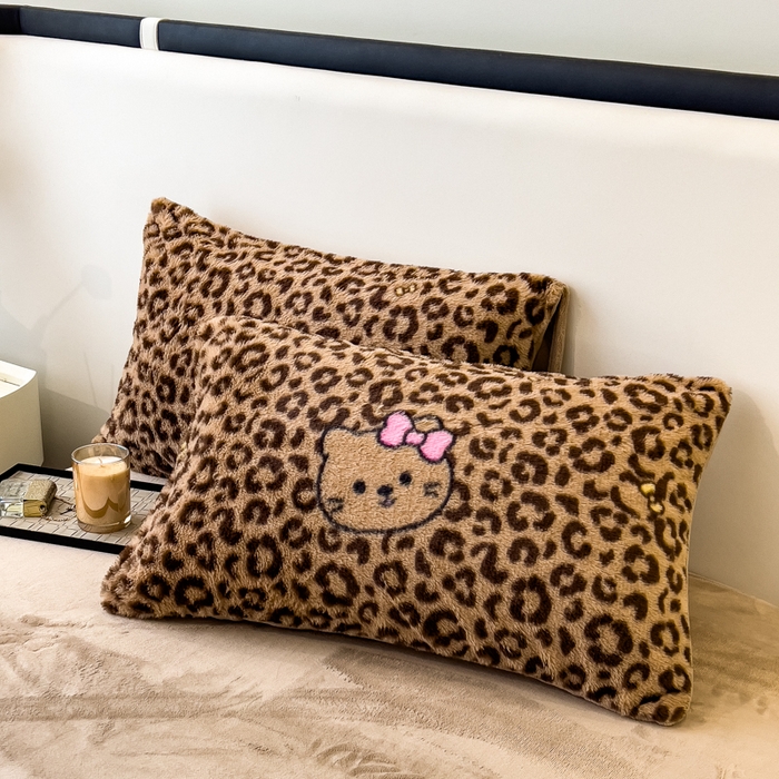 91家纺网 家纺一手货源 找家纺 倾慕家纺 2026新款高克重兔毛绒保暖单被套 猫咪豹纹