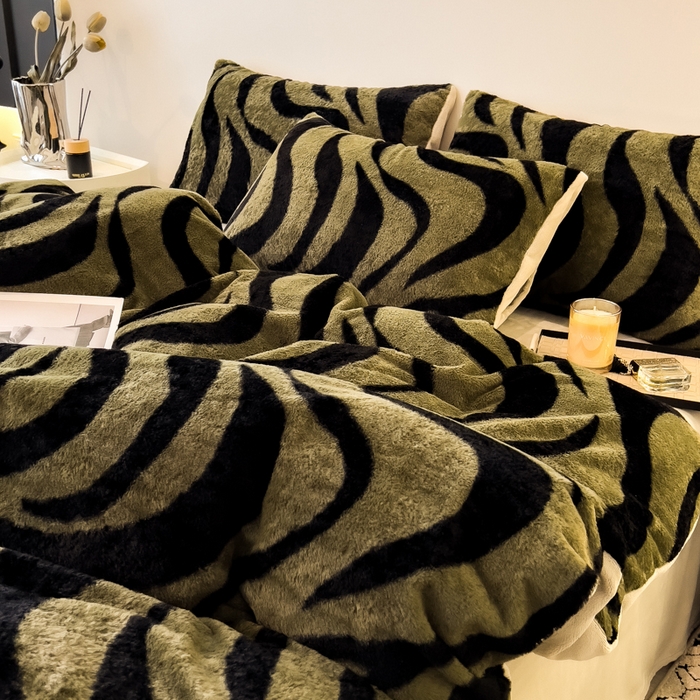 91家纺网 家纺一手货源 找家纺 倾慕家纺 2026新款高克重兔毛绒保暖四件套 斑马纹绿