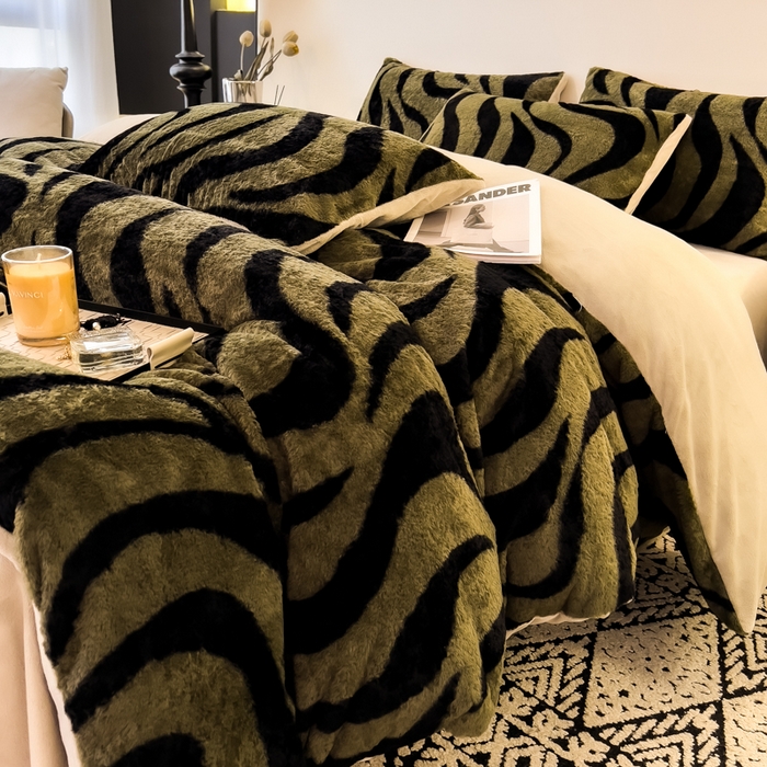 91家纺网 家纺一手货源 找家纺 倾慕家纺 2026新款高克重兔毛绒保暖四件套 斑马纹绿