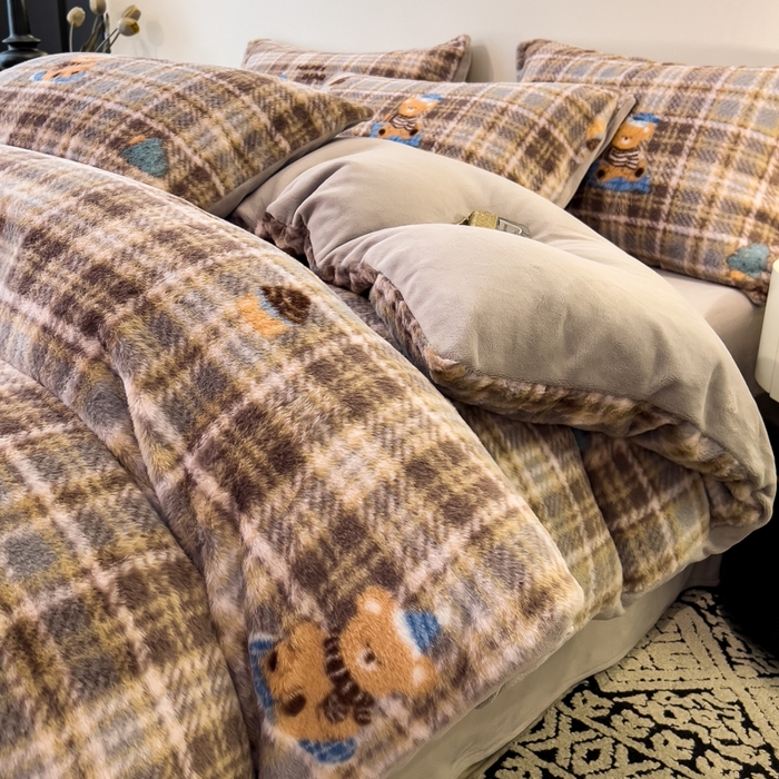 倾慕家纺 2026新款高克重兔毛绒保暖单被套 线格熊兰绿