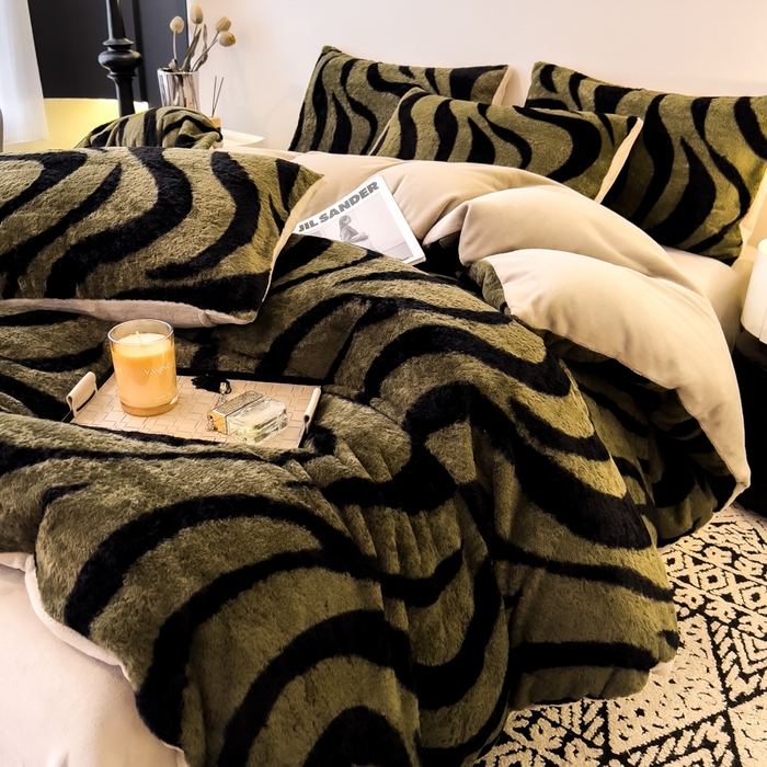 91家纺网 家纺一手货源 找家纺 倾慕家纺 2026新款高克重兔毛绒保暖四件套 斑马纹绿