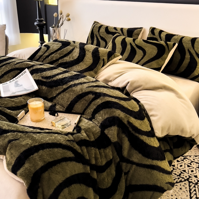 91家纺网 家纺一手货源 找家纺 倾慕家纺 2026新款高克重兔毛绒保暖单被套 斑马纹绿